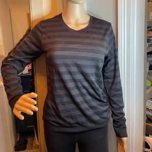 Lululemon Breeze By long sleeve shirt
black /grey